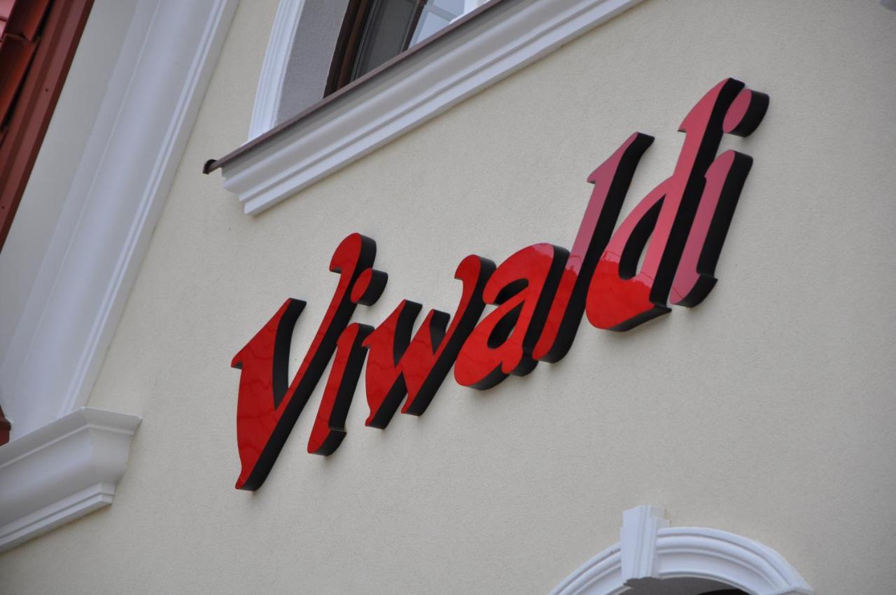 Hotel Viwaldi Baruchowo Buitenkant foto